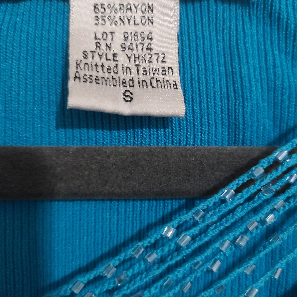 Woman's Tops - Picture 2 of 15